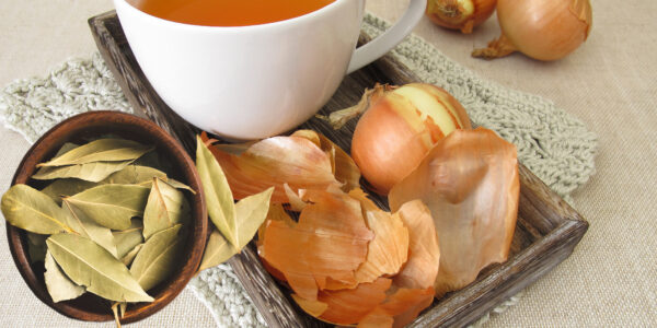 Té de Cebolla y Laurel para Aliviar la Tos: Receta Natural para Limpiar los Pulmones