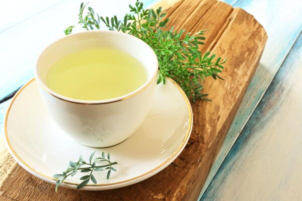 "Cómo usar la ruda para aliviar el dolor articular y muscular"