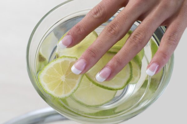 🌿 Cómo Hacer Crecer Tus Uñas Rápido y Fortalecerlas con Remedios Naturales Caseros